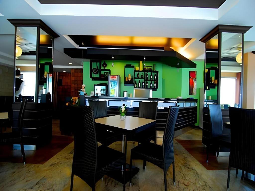 Mo2 Westown Hotel San Juan Bacolod Kültér fotó