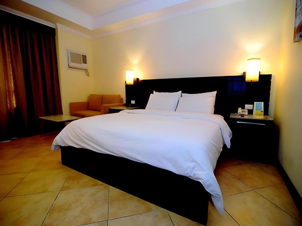 Mo2 Westown Hotel San Juan Bacolod Kültér fotó